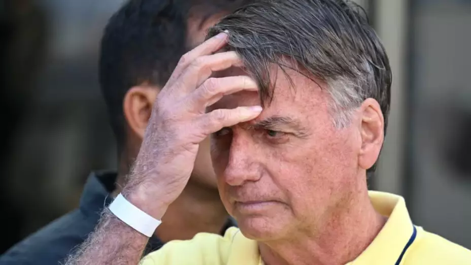 Jair Bolsonaro es hospitalizado en Brasilia tras sufrir crisis de salud en arresto domiciliario