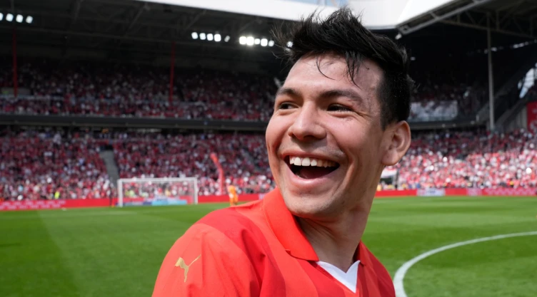 Chucky Lozano con el PSV