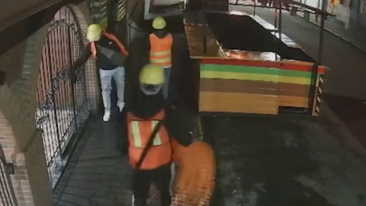 VIDEO | ¡Se hicieron pasar por trabajadores! Al menos 12 delincuentes sustraen dinero y diversas pertenencias de un establecimiento.png