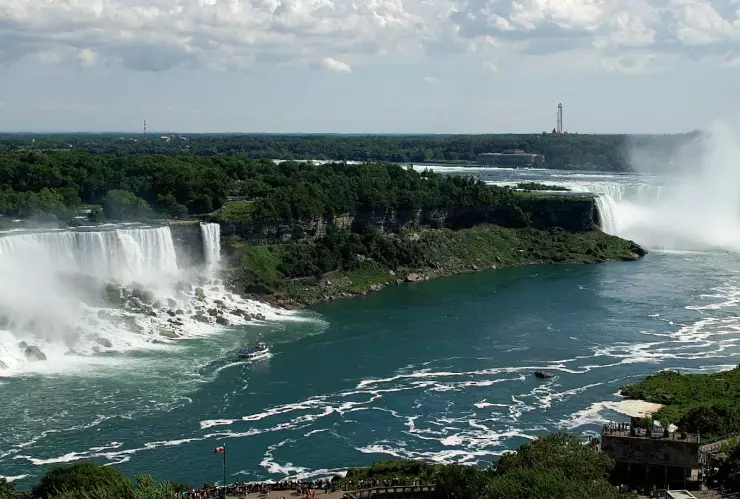 Madre y sus dos hijos mueren tras saltar en las cataratas del Niágara.jpg