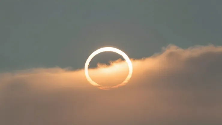 Cuándo y dónde ver el primer eclipse del 2026, el fenómeno del ‘anillo de fuego’
