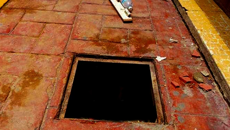 Niña cae en registro sin tapa