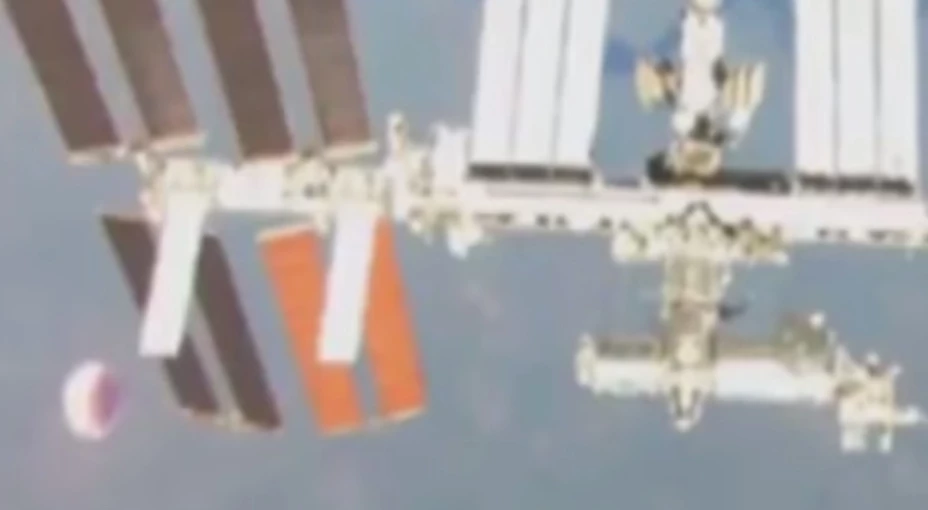 La Nasa dio a conocer un video en el cual se observa un objeto que desconocido muy cerca de la Estación Espacial Internacional.