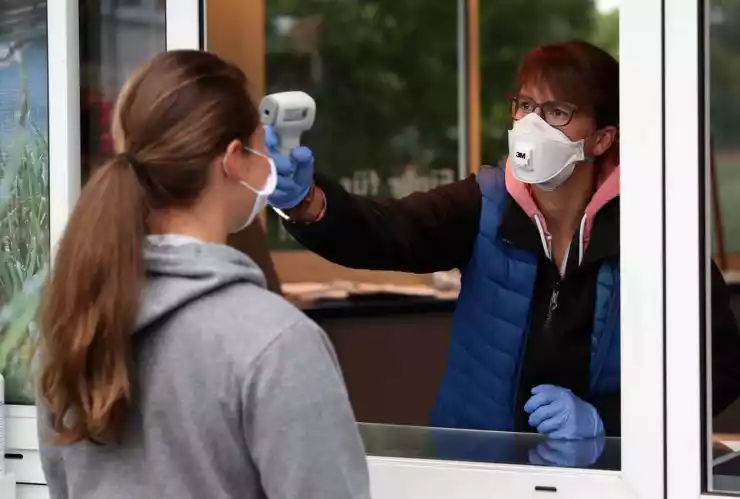 Uso de gel antibacterial y toma de temperatura ya no serán obligatorios en CDMX