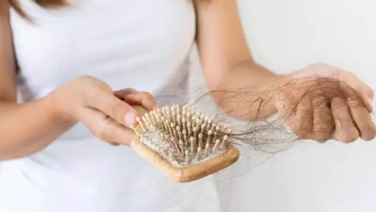 ¿Bañarse a diario provoca la caída del cabello Expertos responde