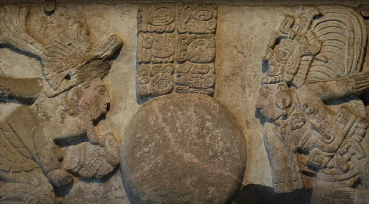 Gobernantes mayas convertidos en bolas de hule para Juego de Pelota