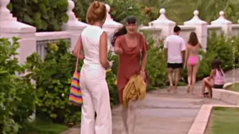 Un outfit muy clásico era cuando se usaba un vestido y le agregabas unas medias.