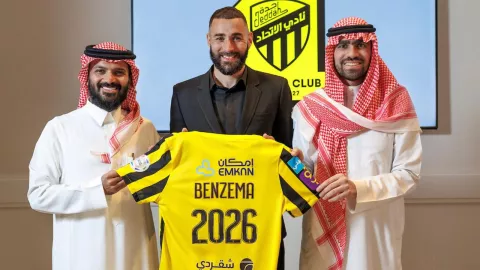 Karim Benzema presentado con el Ittihad