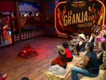 ¿A quién salvan y a quién TRAICIONAN Julio Camejo y Bebeshita dan su decisión final, dando a conocer al Granjero que se va a la Tabla de Nominación en La Granja VIP.jpg