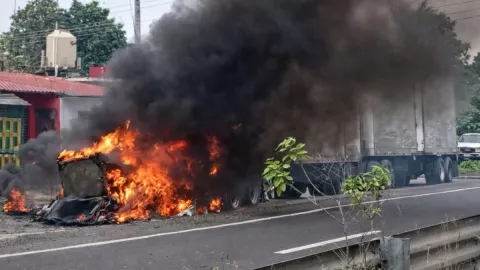 Incendio de tráiler en Coatzacoalcos