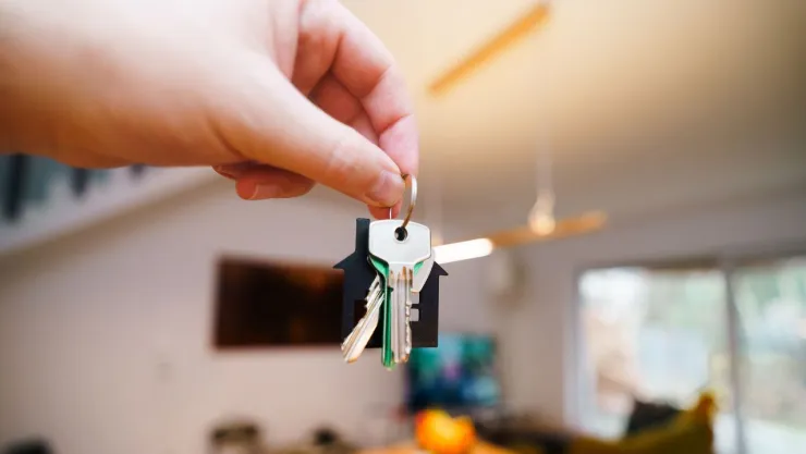 Vacaciones de verano 2026: Consejos para proteger tu hogar si sales a pasear en familia