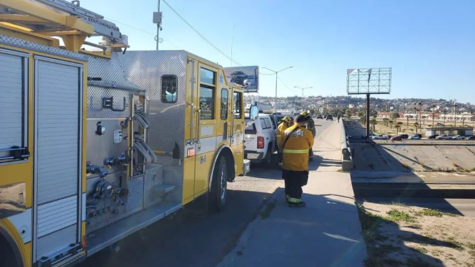 Rescatan a mujer en Boulevard Insurgentes Tijuana