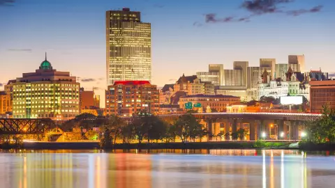 la imagen panor&aacute;mica de la ciudad llena de luces