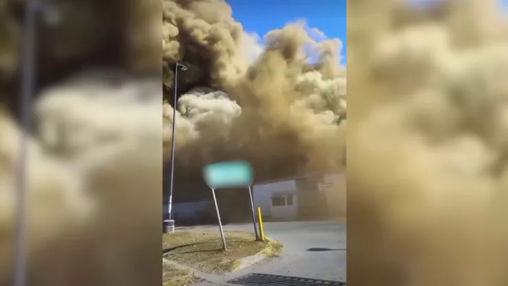 ÚLTIMA HORA Fuerte incendio consume una tienda en Puerto Vallarta; queda reducida a cenizas