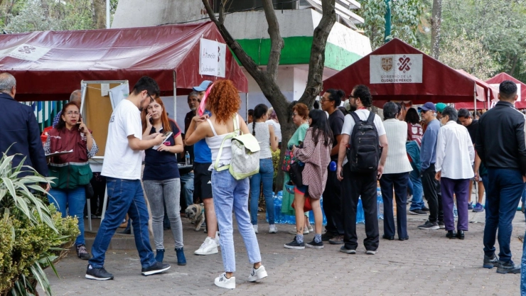 El gobierno de la CDMX instaló un Puesto de Mando para regalar garrafones de agua a los habitantes afectados en la Benito Juárez.