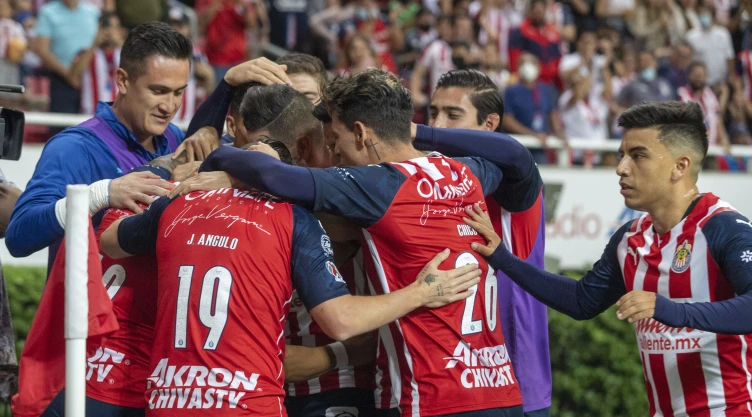 Gol de Vega Chivas vs Pumas