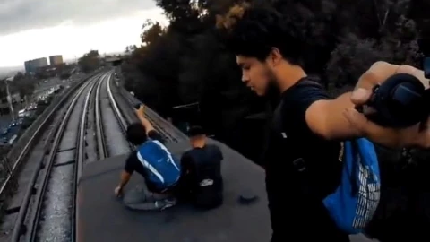 surfean vagón metro CDMX