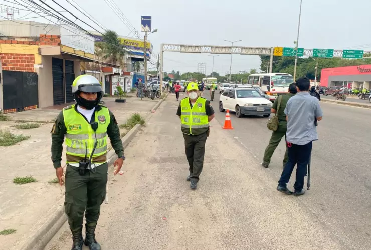 Mujer quema brazos de su hija de 6 años por haber robado dulces