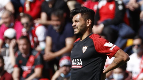 Tecatito Corona con Sevilla