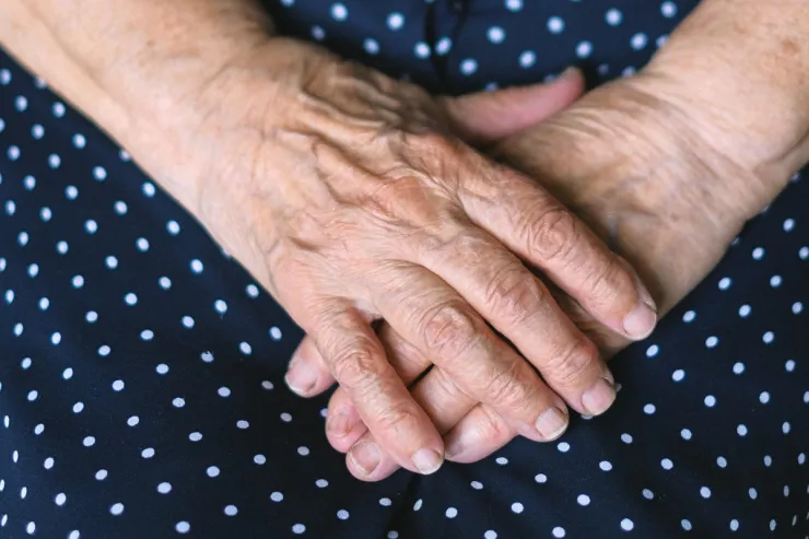 Cómo denunciar violencia contra personas de la tercera edad.jpg