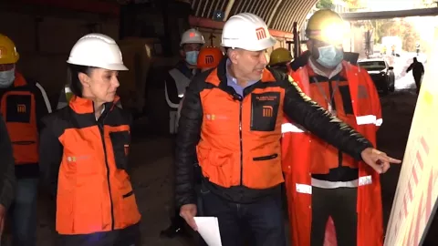 Claudia Sheinbaum y Guillermo Calderón durante la inspección a los nuevos trenes de la Línea 1 del Metro