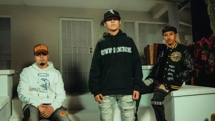 Tunden en redes a Yahritza y su Esencia por _hablar mal de México_