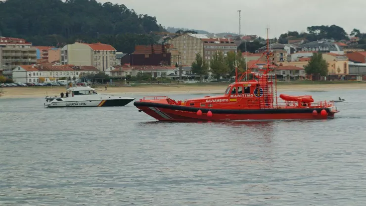 Marina busca embarcaciones perdidas