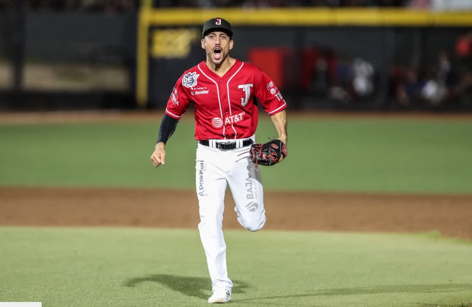 El pitcher ganador de los Toros de Tijuana Teddy Stankiewicz.