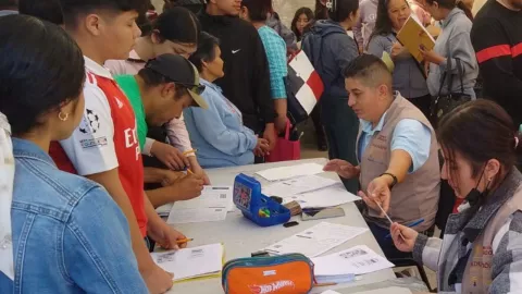 Beca Benito Juárez: Entrega de tarjetas a nuevos beneficiarios