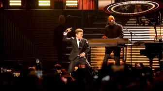 Mario tendrá que trabajar muy duro para dar un buen número con la canción “Cielo Rojo” en la versión de Luis Miguel.