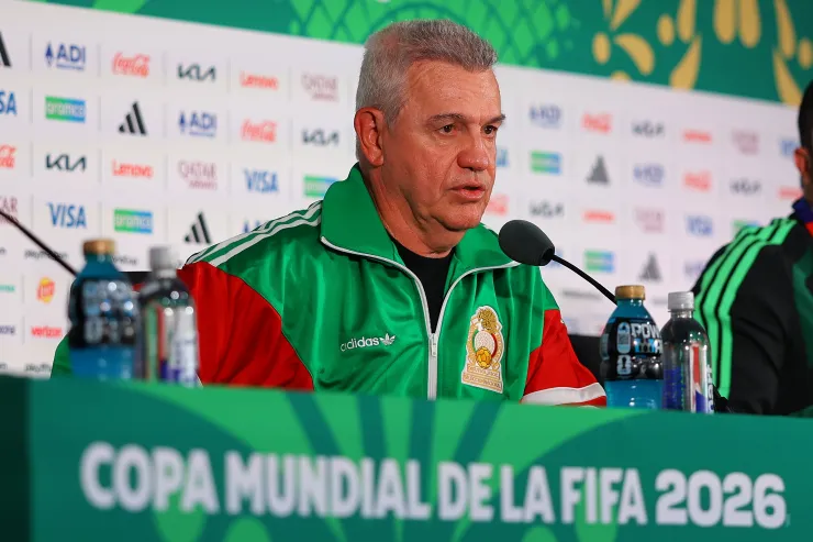 Javier Aguirre en conferencia de prensa