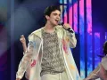 El primero en presentarse fue Julio, el cual cantó “Amigos con derecho” de Reik, recibiendo una grata sorpresa cuando su “tocayo” Julio de Reik, le envió un amigable mensaje para motivarlo a seguir creciendo como músico y artista. El académico dejó un grato sabor de boca a los críticos, quienes lo felicitaron por su gran avance en las últimas semanas.