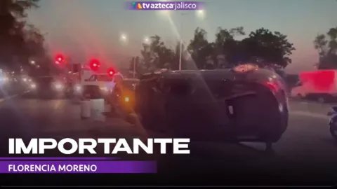 ¡Caos en Periférico Norte! Cierran carriles por volcadura de vehículo de plataforma