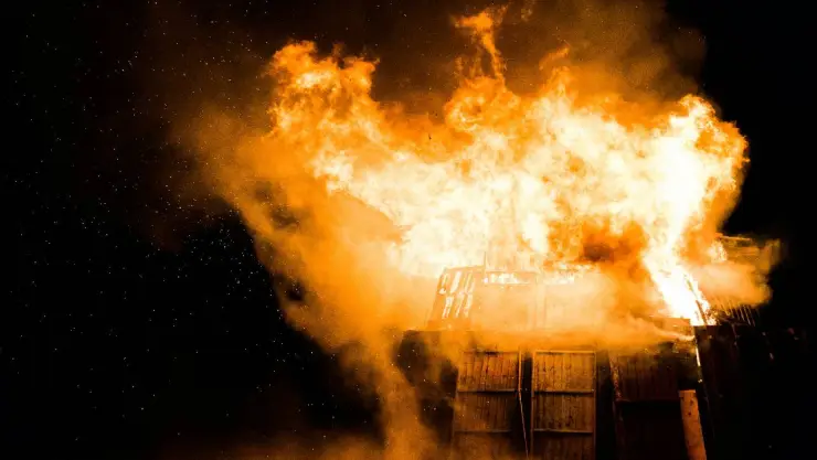 Niño de 6 años perdió la vida en fuerte incendio que consumió su casa por salvar a su hermanito