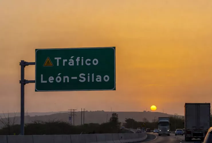 ¡Reportan accidente vial y COLAPSA la carretera León-Silao! ¿A qué altura Así está el tráfico vehicular hoy 28 de enero.jpg