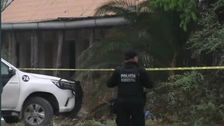 Hallan sin vida a mujer frente a restaurante en Abasolo, Nuevo León  