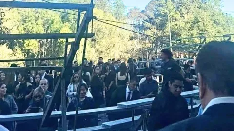 cae tarima en universidad veracruzana.jpg