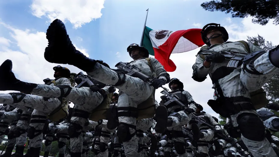 México propone consulta popular sobre el papel del Ejército_AP.jpg