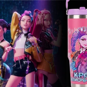 Estas 7 tazas y termos son perfectos para transportar tus bebidas calientes y son perfectos para un fan de k-pop Demon Hunters.