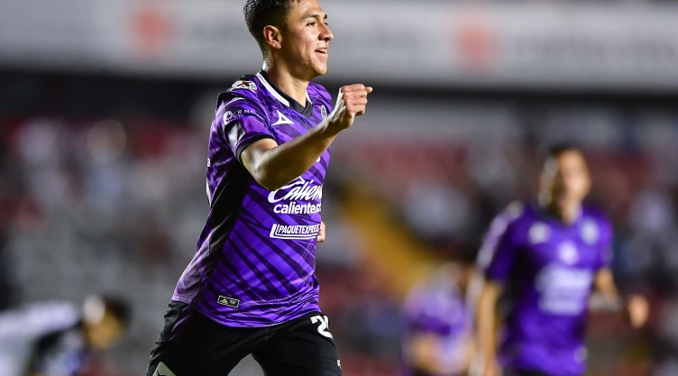Andrés Montaño festeja gol con Mazatlán