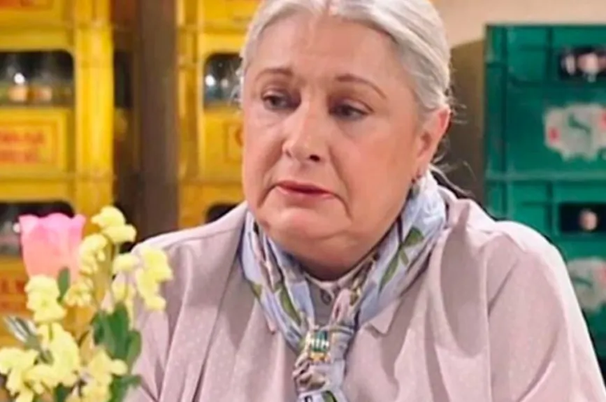 Dora Cadavid, quien dio vida a Inesita en Yo soy Betty, la fea, fue una actriz polifacética que también incursionó en la radio y la música. El 31 de enero de 2022, a los 84 años, falleció en Bogotá debido a una deficiencia pulmonar. Su partida dejó un legado imborrable en la cultura colombiana.