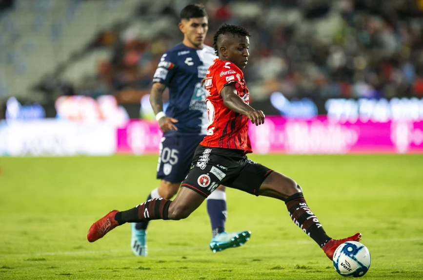 Los dirigidos por Martín Palermo golearon a los Xolos de Tijuana.