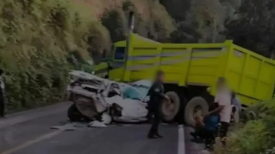 Accidente contra torton en carretera de la Sierra Negra de Puebla dejó a dos menores sin vida; así pasó