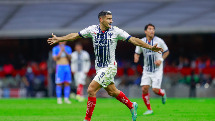Berterame celebra un gol en el Estadio Azteca