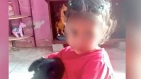 Camila Roxana despierta en su funeral.jpg