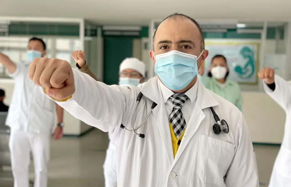 Rogelio R. Milagro de vida supera COV (1).jpg