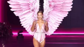 ¡Gigi abre el Victoria’s Secret Fashion Show! Estos son los looks que lucieron Bella Hadid, Adriana Lima, Tryra Banks, Irina Shayk, Behati Prinsloo y Taylor Hill. Cc- Getty.jpg