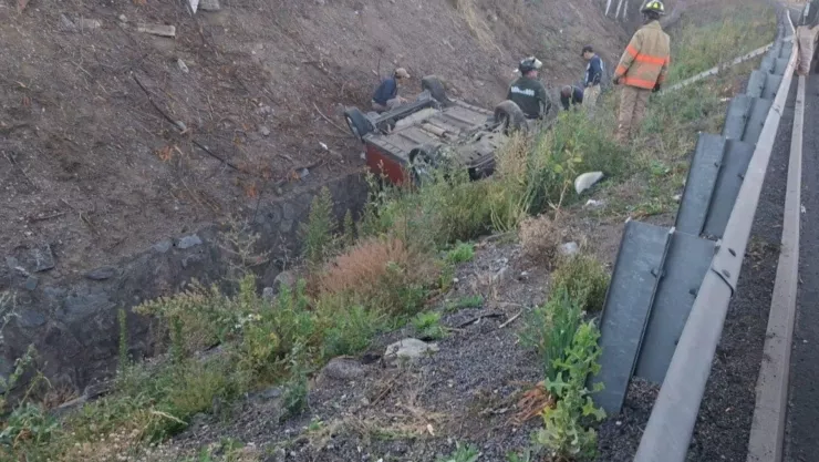 APARATOSA volcadura en la autopista Guadalajara a Colima deja un herido