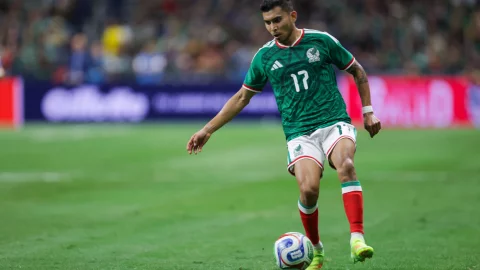 Orbelín Pineda en la Selección Nacional de México vs Paraguay