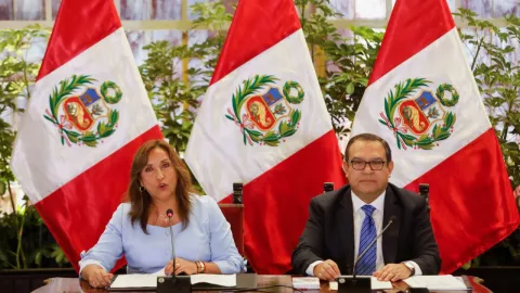 Dina Boluarte presidenta de Peru rompe relacion con Mexico